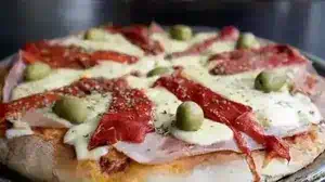 Pizzas y empanadas en Bodegón de Monserrat