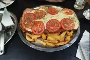 Milanesa gigante El Fortín Porteño