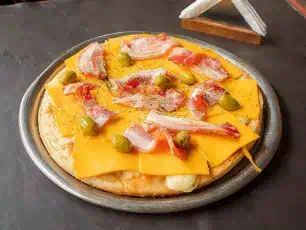 Pizza super cheddar de El Fortin Porteño